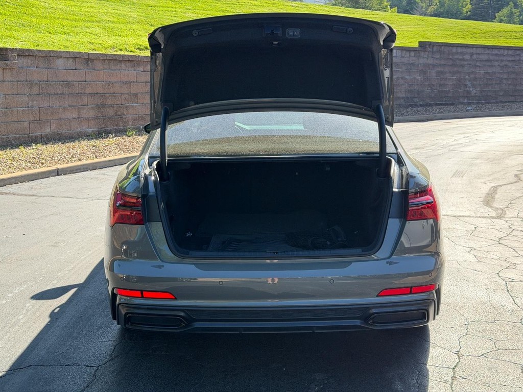 Audi A6 Sedan Vehicle Full-screen Gallery Image 04