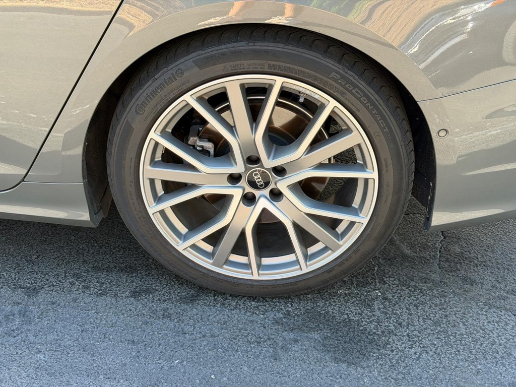 Audi A6 Sedan Vehicle Full-screen Gallery Image 07