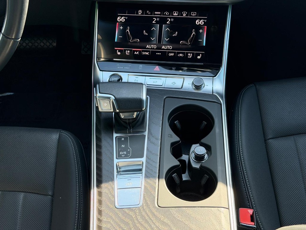 Audi A6 Sedan Vehicle Full-screen Gallery Image 14