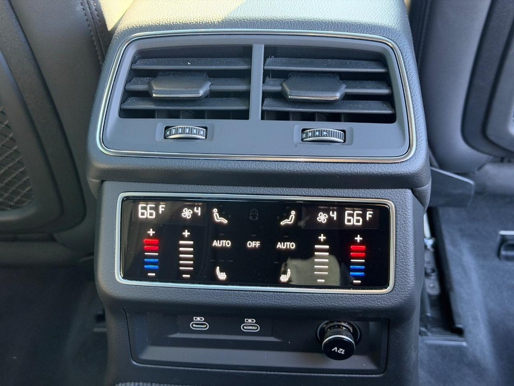 Audi A6 Sedan Vehicle Full-screen Gallery Image 15