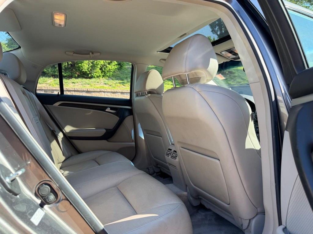 Acura TL Vehicle Full-screen Gallery Image 10