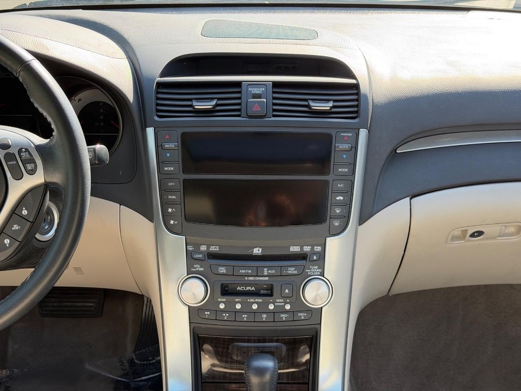 Acura TL Vehicle Full-screen Gallery Image 13