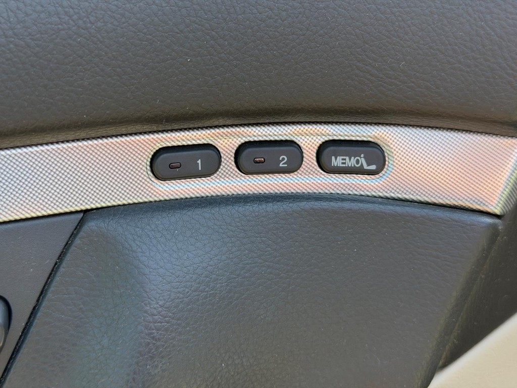 Acura TL Vehicle Full-screen Gallery Image 16