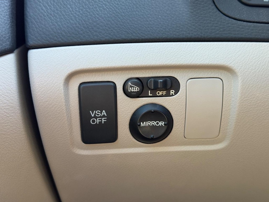 Acura TL Vehicle Full-screen Gallery Image 17