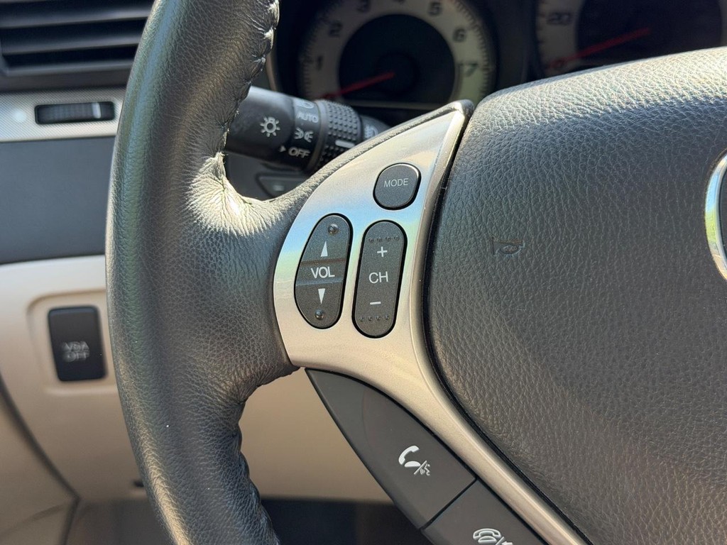 Acura TL Vehicle Full-screen Gallery Image 18