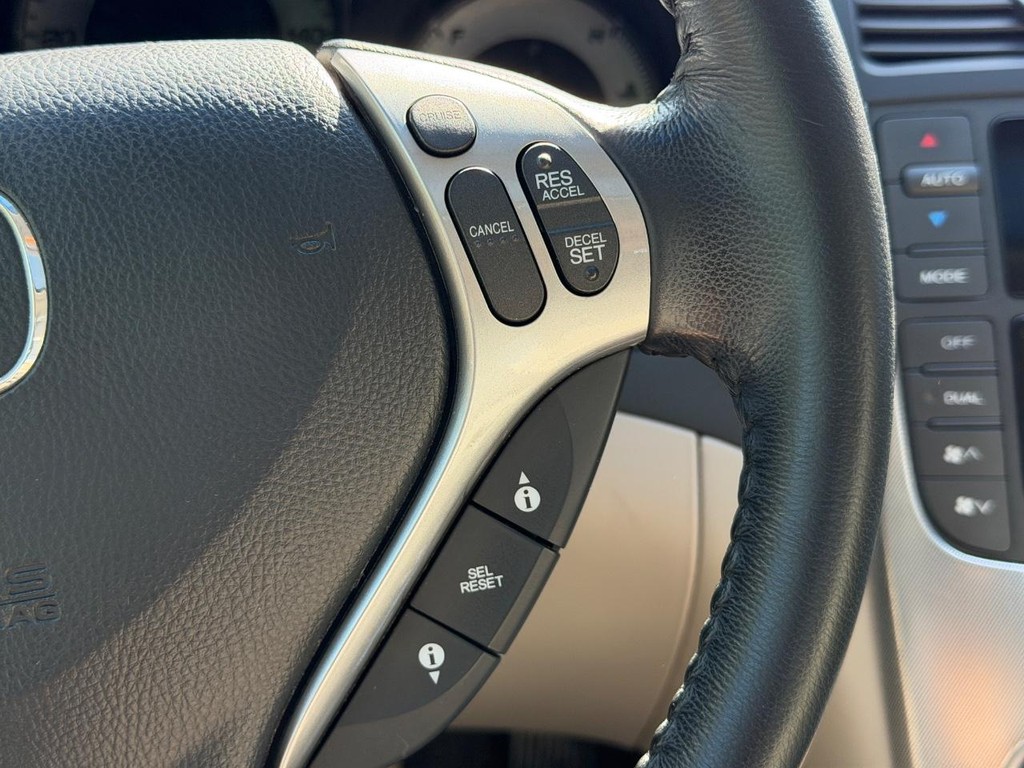 Acura TL Vehicle Full-screen Gallery Image 19