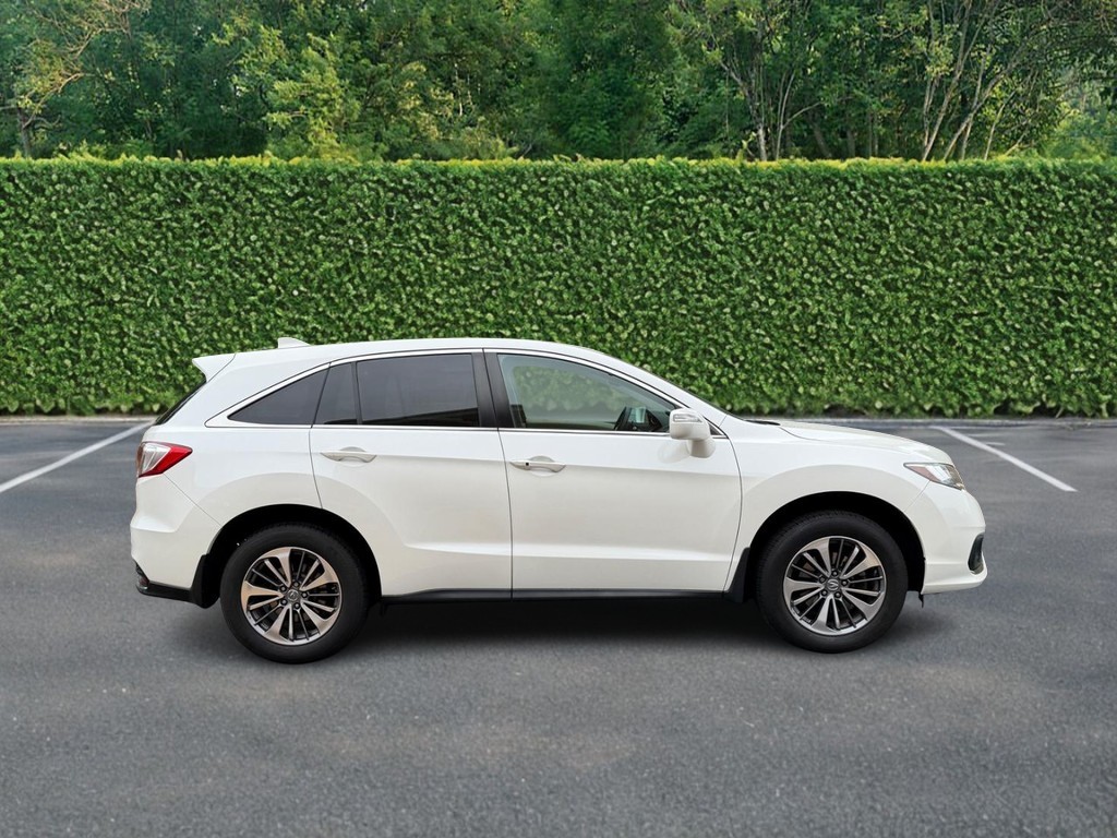 Acura RDX Vehicle Full-screen Gallery Image 02