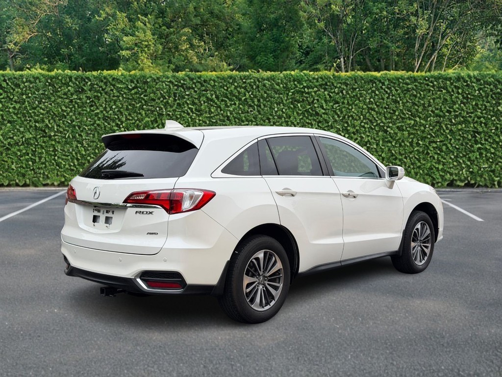 Acura RDX Vehicle Full-screen Gallery Image 03