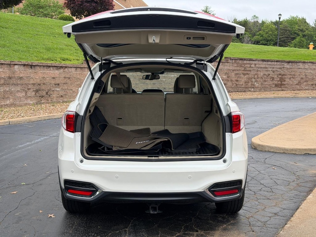 Acura RDX Vehicle Full-screen Gallery Image 04