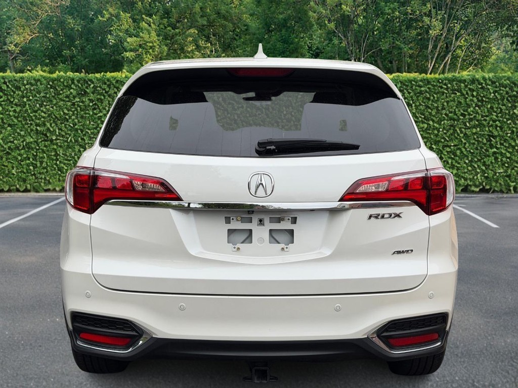 Acura RDX Vehicle Full-screen Gallery Image 05