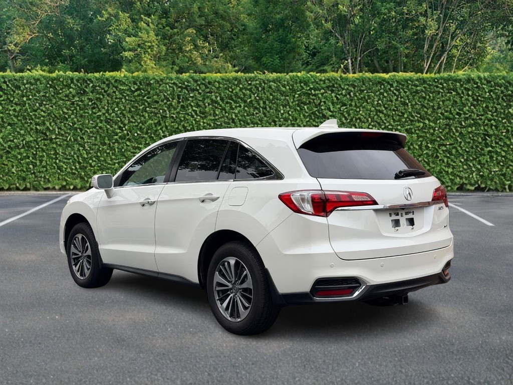 Acura RDX Vehicle Full-screen Gallery Image 06
