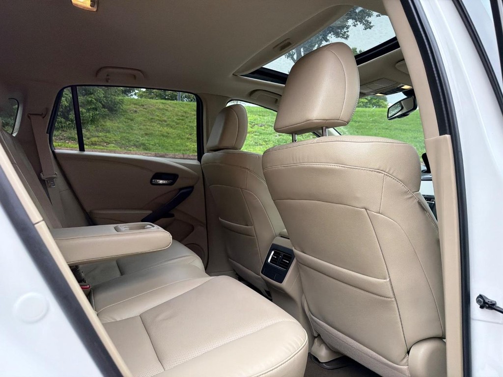 Acura RDX Vehicle Full-screen Gallery Image 10