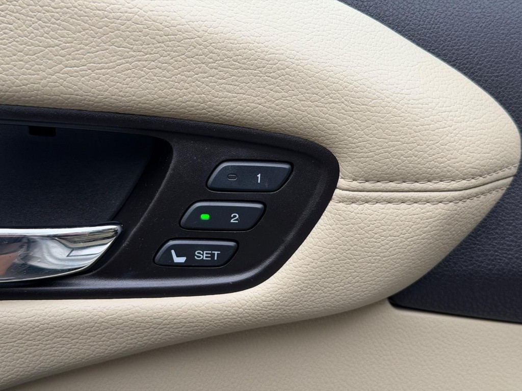 Acura RDX Vehicle Full-screen Gallery Image 16