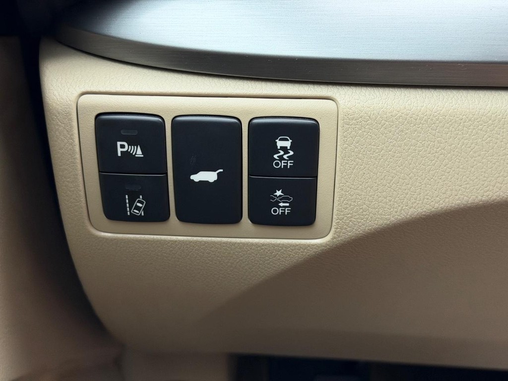 Acura RDX Vehicle Full-screen Gallery Image 17