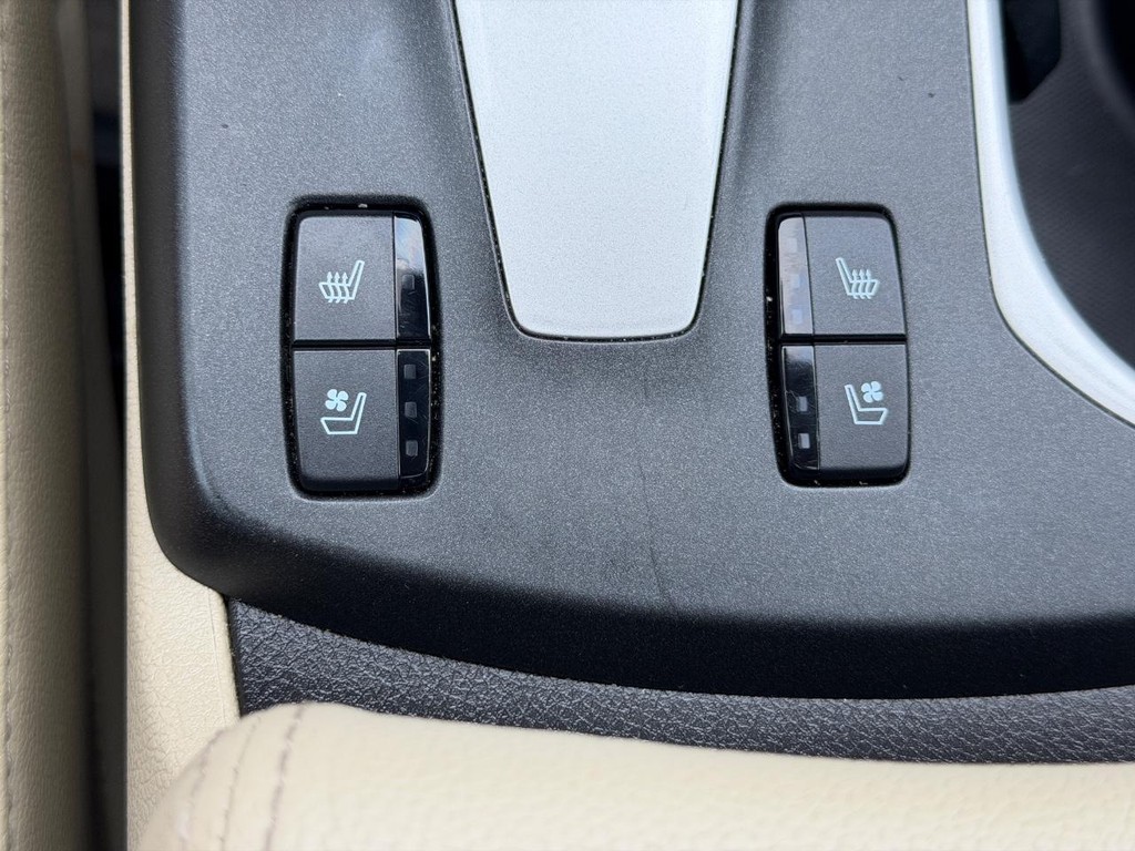 Acura RDX Vehicle Full-screen Gallery Image 23