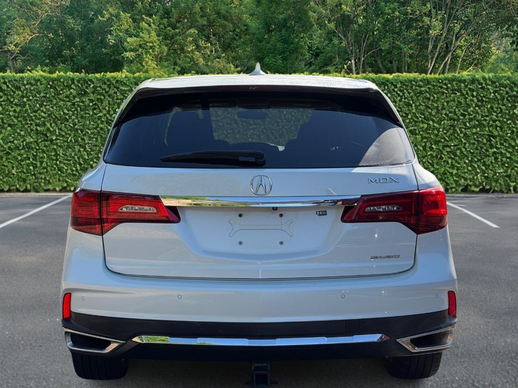 Acura MDX Vehicle Full-screen Gallery Image 05
