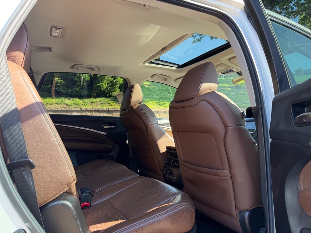 Acura MDX Vehicle Full-screen Gallery Image 10