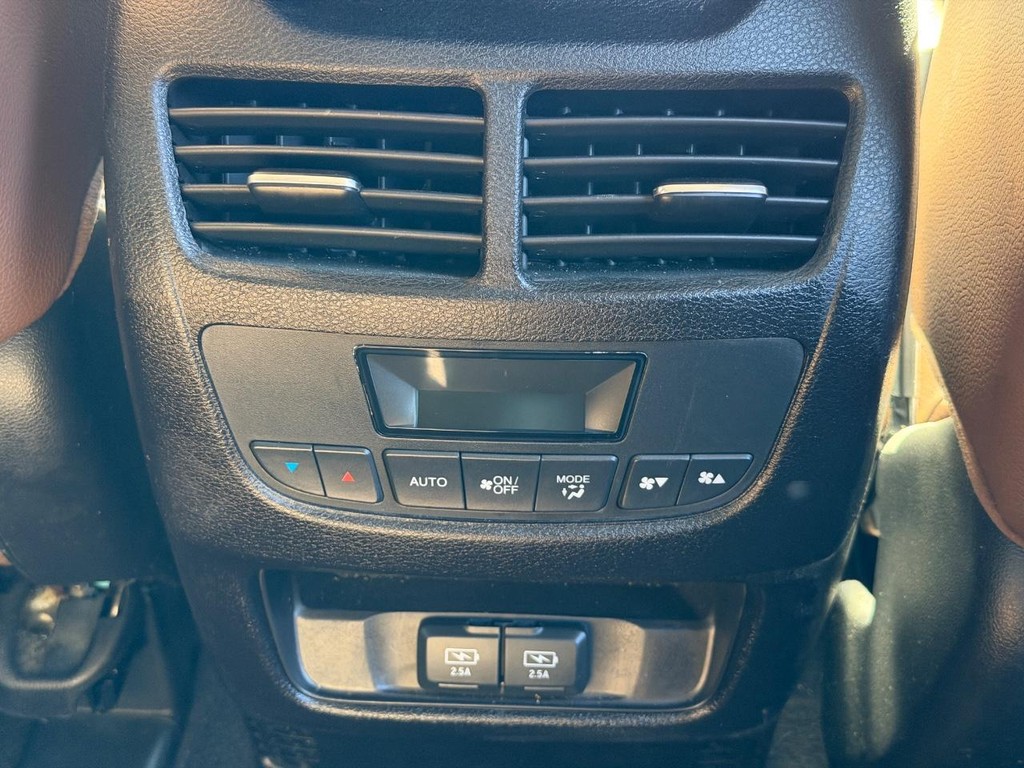 Acura MDX Vehicle Full-screen Gallery Image 15