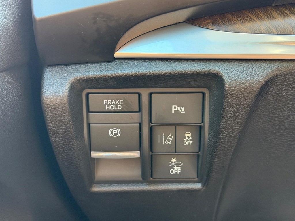 Acura MDX Vehicle Full-screen Gallery Image 18