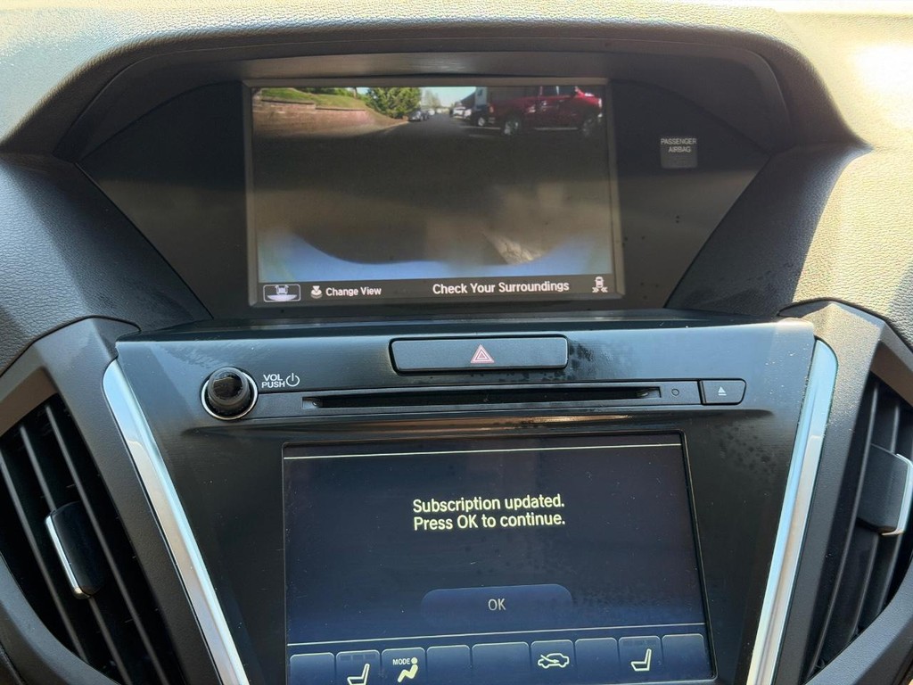 Acura MDX Vehicle Full-screen Gallery Image 23
