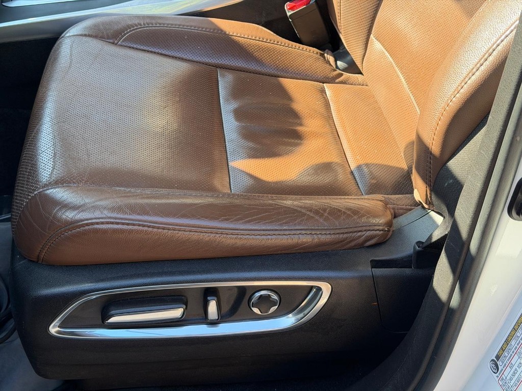 Acura MDX Vehicle Full-screen Gallery Image 25