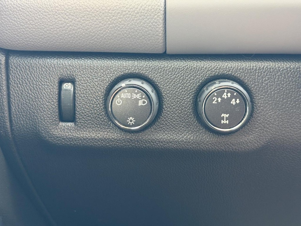 Chevrolet Colorado Vehicle Full-screen Gallery Image 16