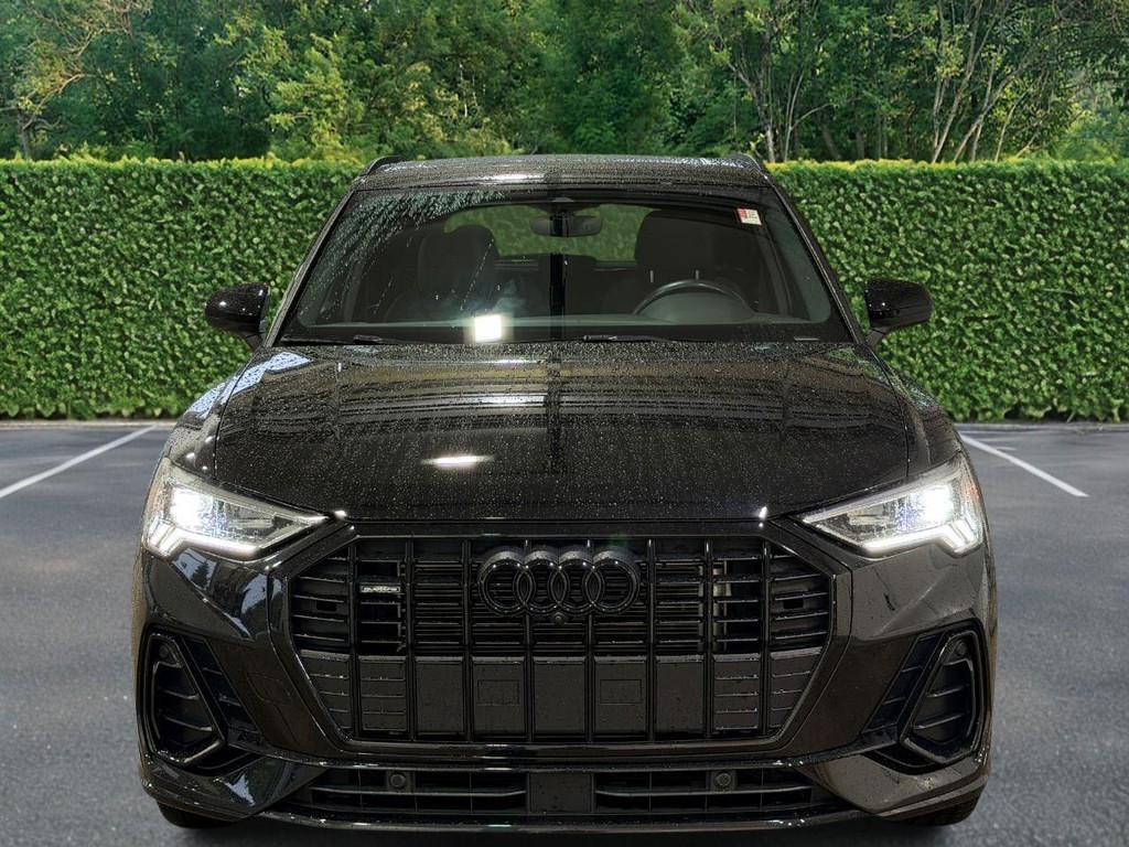 Audi Q3 Vehicle Full-screen Gallery Image 09