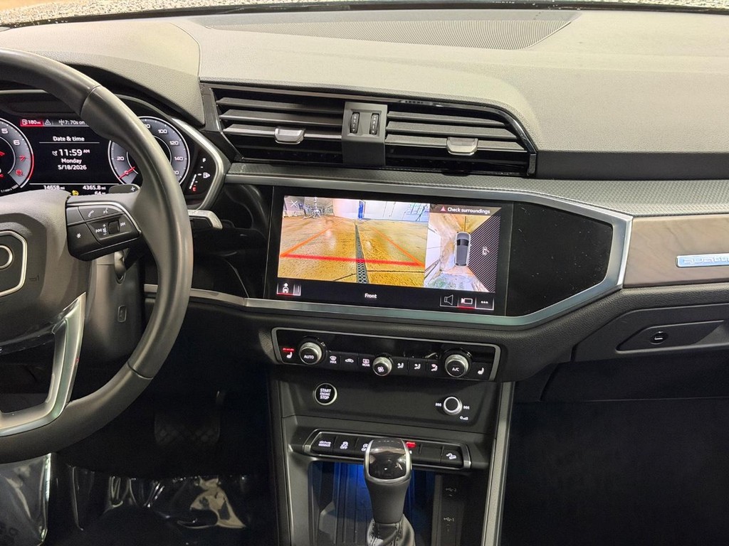 Audi Q3 Vehicle Full-screen Gallery Image 13