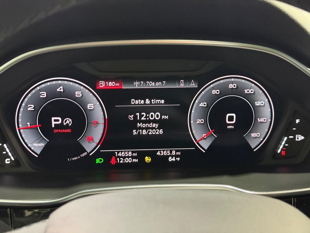 Audi Q3 Vehicle Full-screen Gallery Image 20