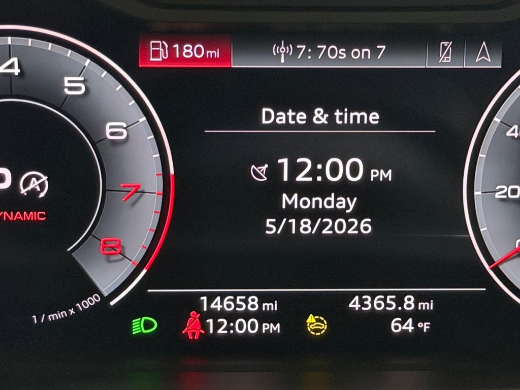 Audi Q3 Vehicle Full-screen Gallery Image 21