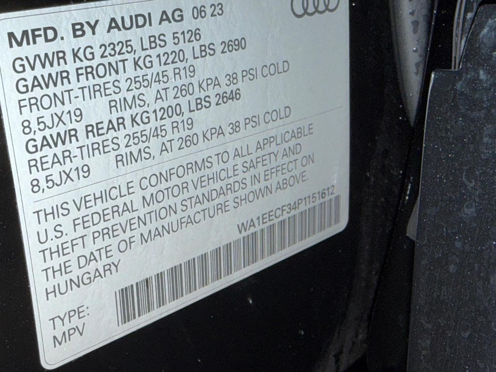 Audi Q3 Vehicle Full-screen Gallery Image 25