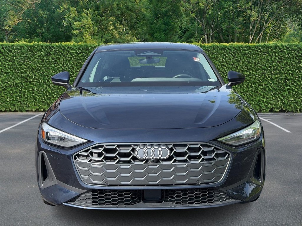 Audi A5 Vehicle Full-screen Gallery Image 08