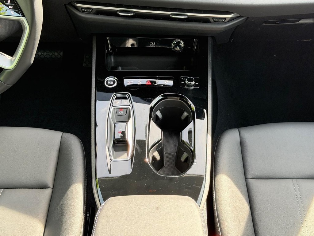Audi A5 Vehicle Full-screen Gallery Image 13