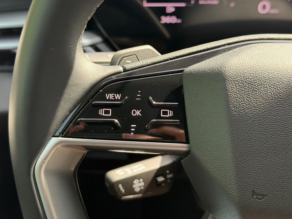 Audi A5 Vehicle Full-screen Gallery Image 15