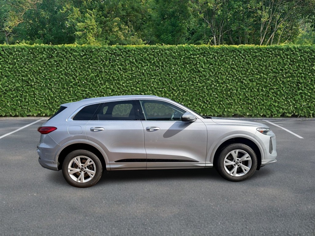 Audi Q5 Vehicle Full-screen Gallery Image 02