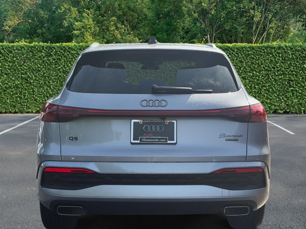Audi Q5 Vehicle Full-screen Gallery Image 05