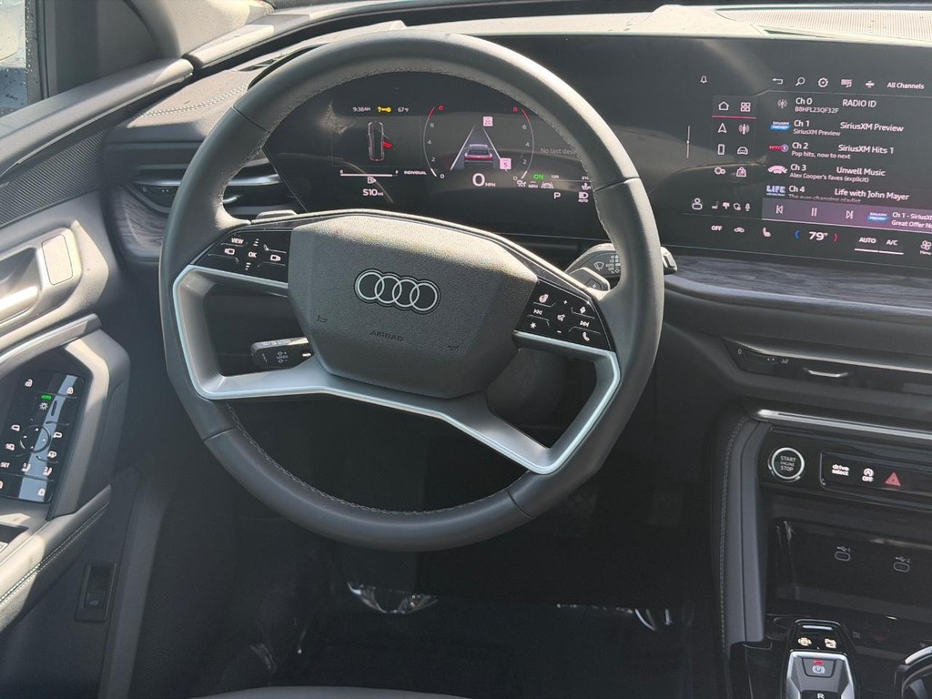 Audi Q5 Vehicle Full-screen Gallery Image 12