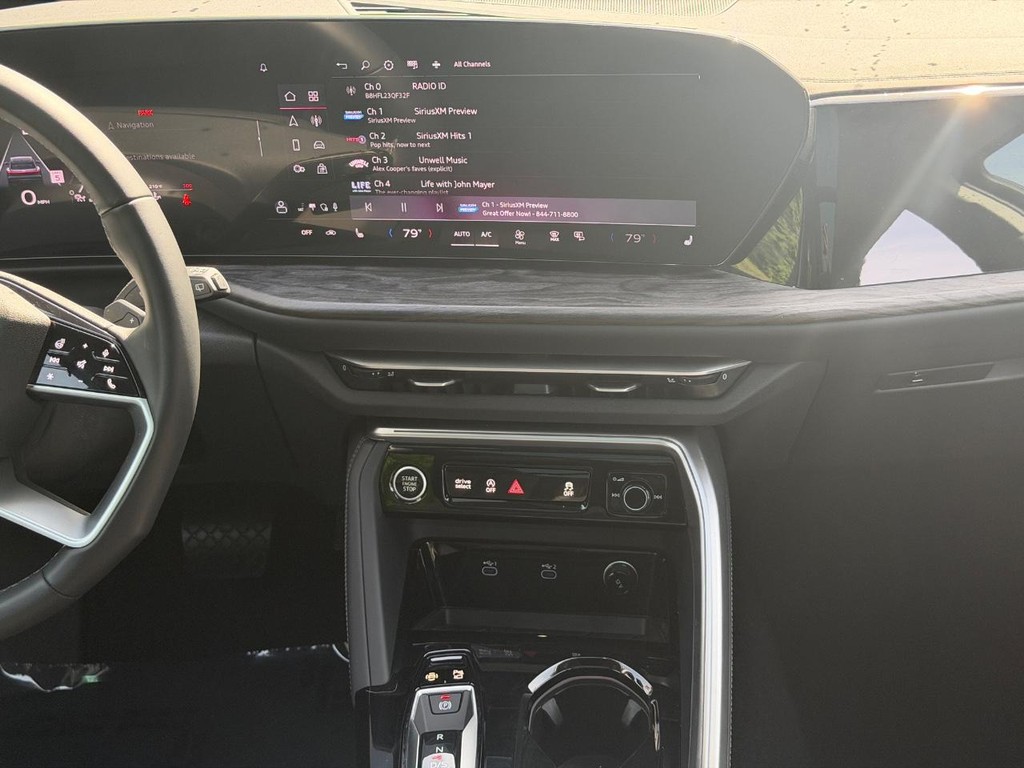 Audi Q5 Vehicle Full-screen Gallery Image 13