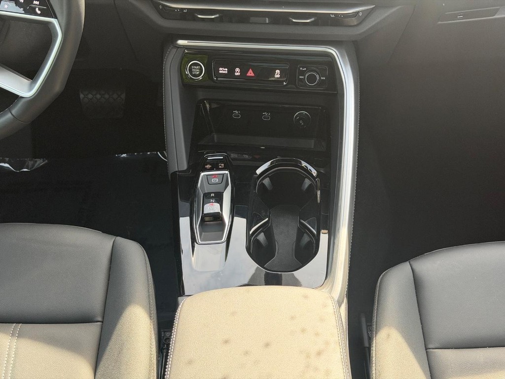 Audi Q5 Vehicle Full-screen Gallery Image 14