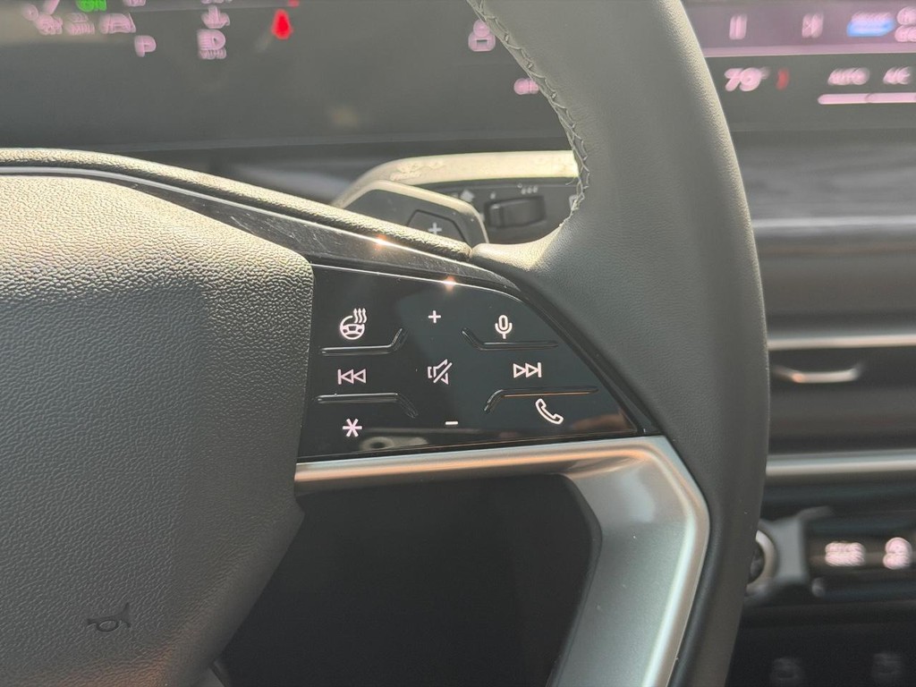 Audi Q5 Vehicle Full-screen Gallery Image 17