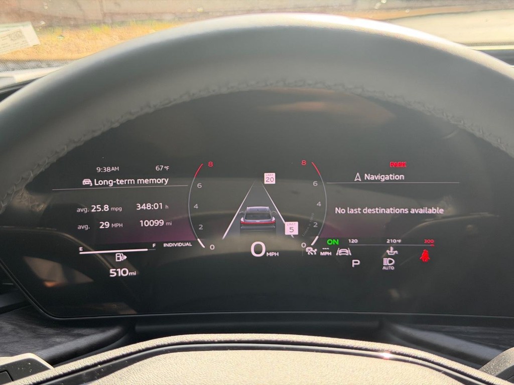 Audi Q5 Vehicle Full-screen Gallery Image 18