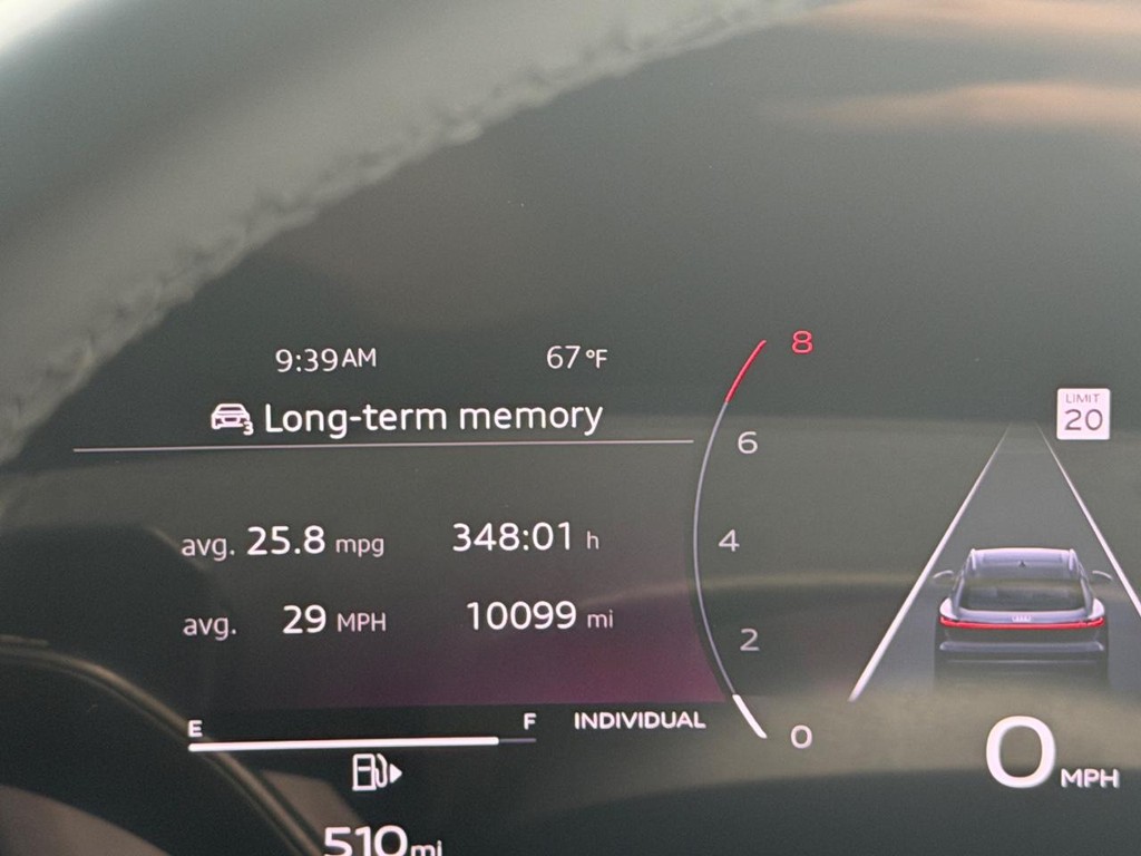 Audi Q5 Vehicle Full-screen Gallery Image 19