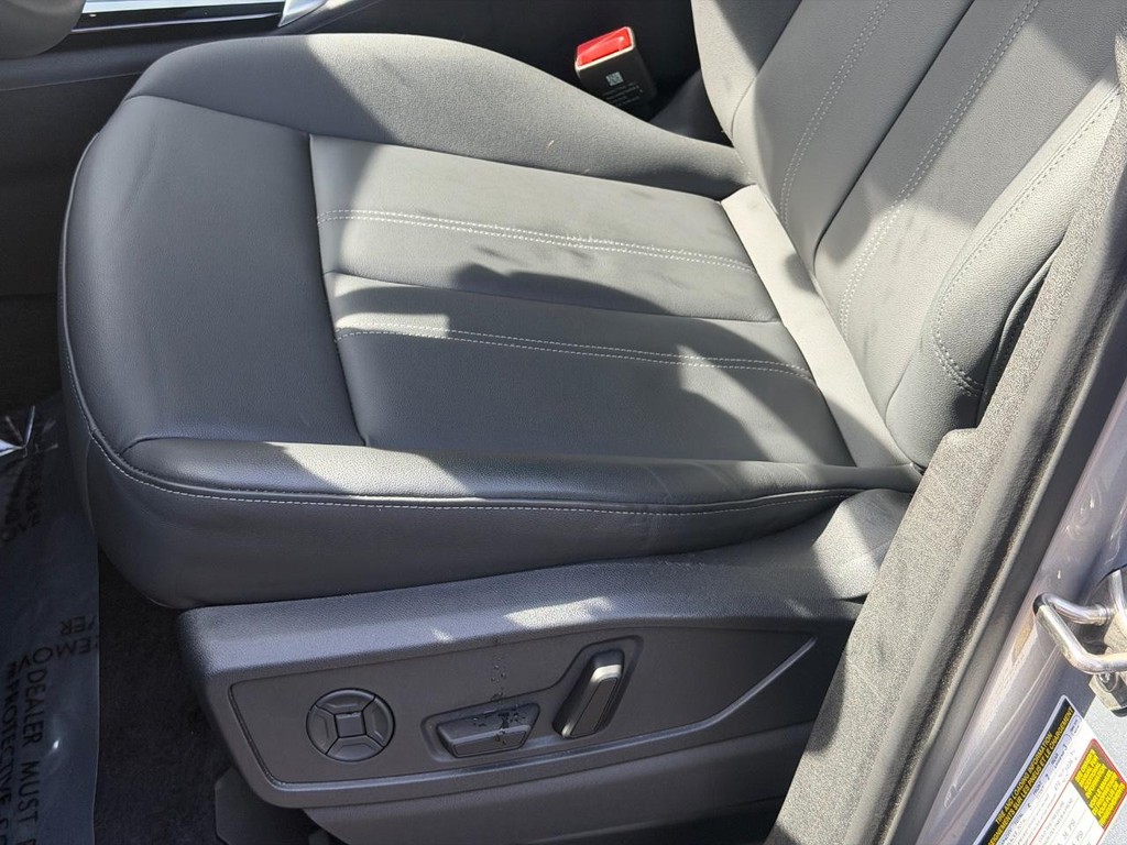 Audi Q5 Vehicle Full-screen Gallery Image 21