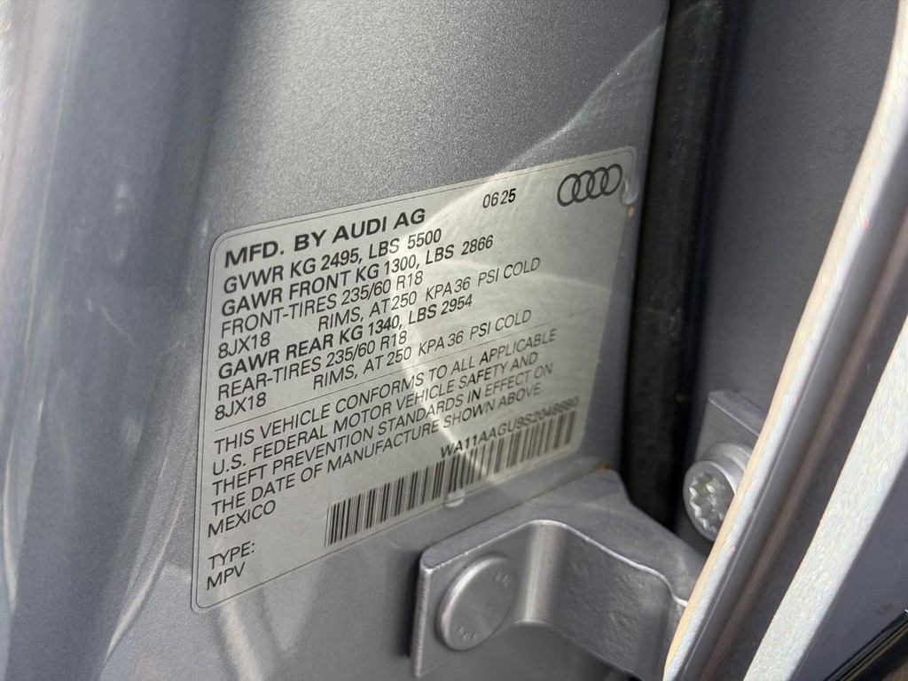 Audi Q5 Vehicle Full-screen Gallery Image 22