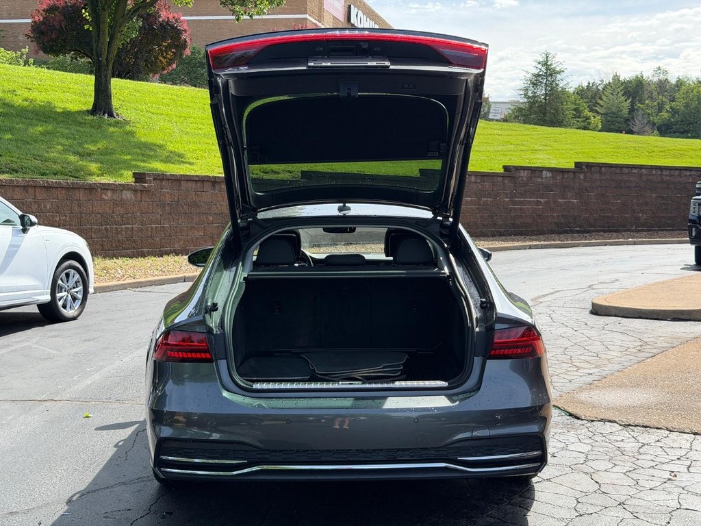 Audi A7 Vehicle Full-screen Gallery Image 04