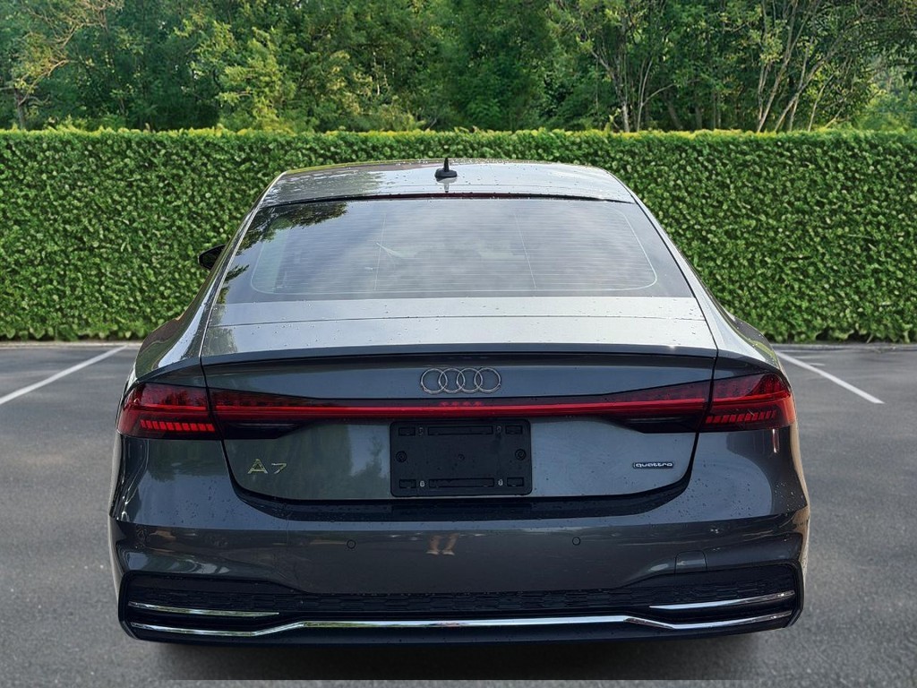 Audi A7 Vehicle Full-screen Gallery Image 05