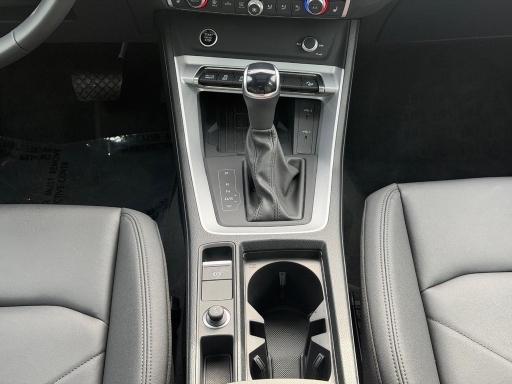 Audi Q3 Vehicle Full-screen Gallery Image 14