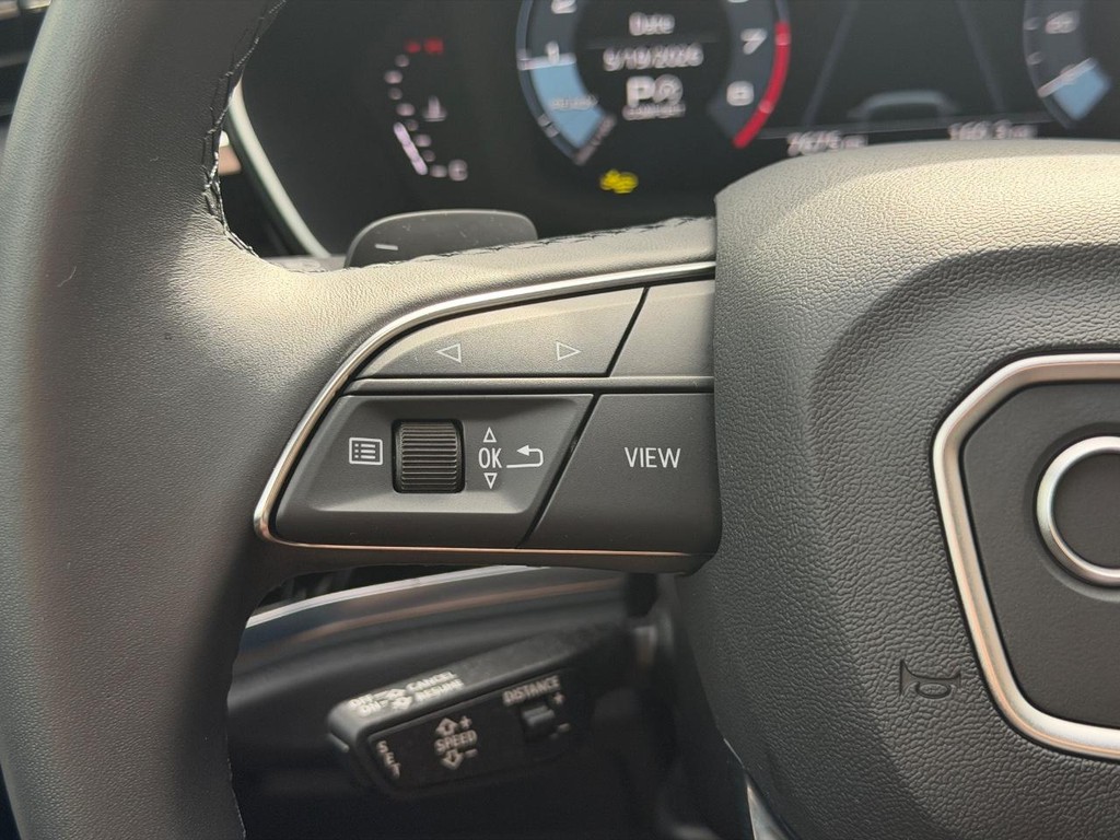 Audi Q3 Vehicle Full-screen Gallery Image 17