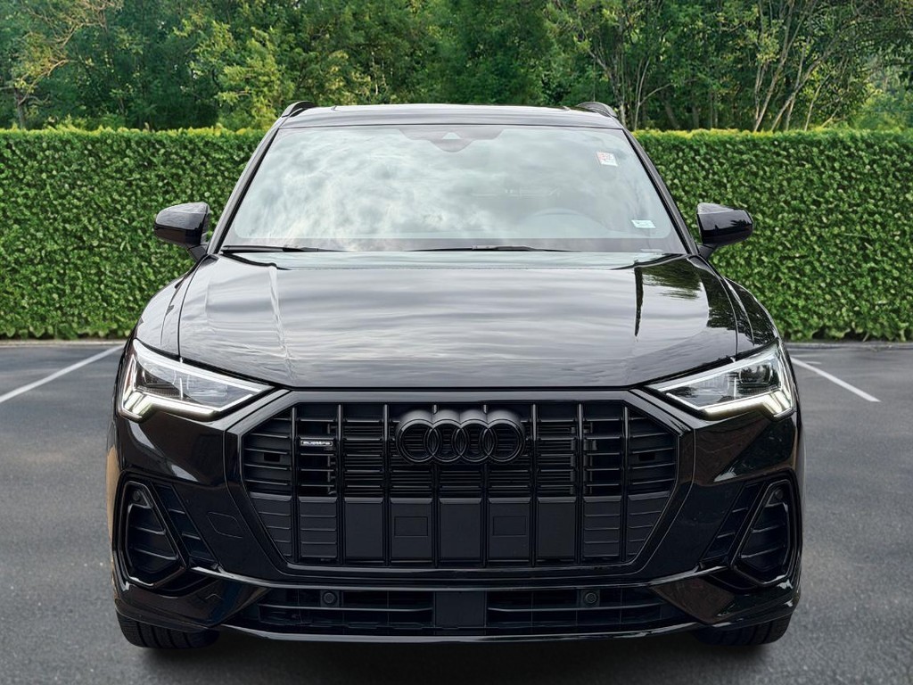 Audi Q3 Vehicle Full-screen Gallery Image 09
