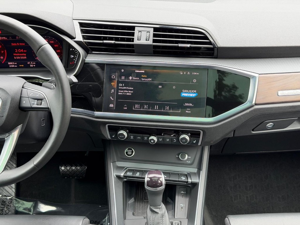 Audi Q3 Vehicle Full-screen Gallery Image 13
